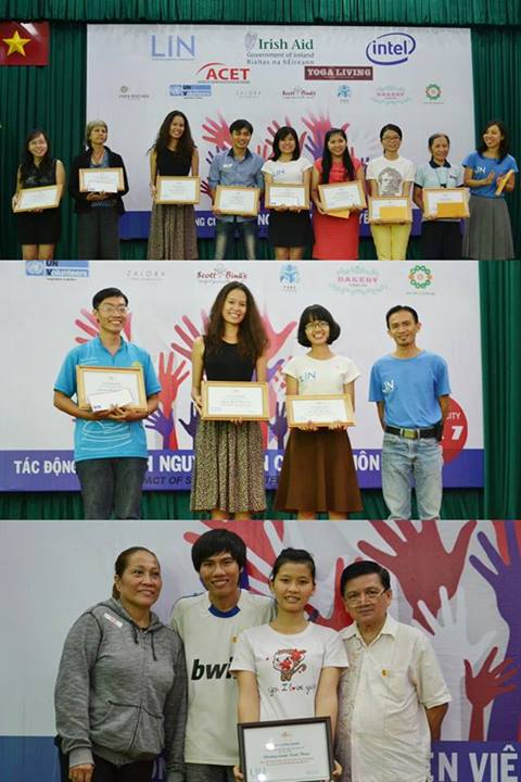 Các tác giả đoạt giải cuộc thi Câu chuyện tình nguyện 2013.